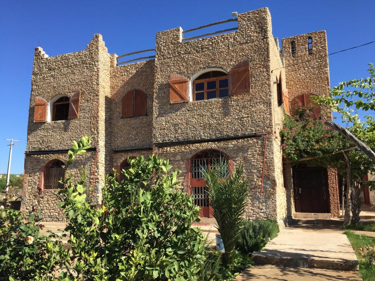 Aziki Hotel Есувейра Екстериор снимка